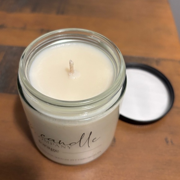 Brand new 100% Soy Candle -Forage - Picture 2 of 4